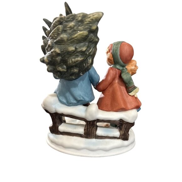 Vintage 1981 First Edition Christmas Memories Figurine "Sharing The Christmas Sp - Picture 3 of 7